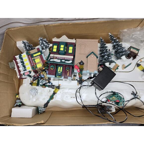 The Magic Of Mainstreet 1997 Trendmasters Lighted Animated Christmas Village - Picture 3 of 13